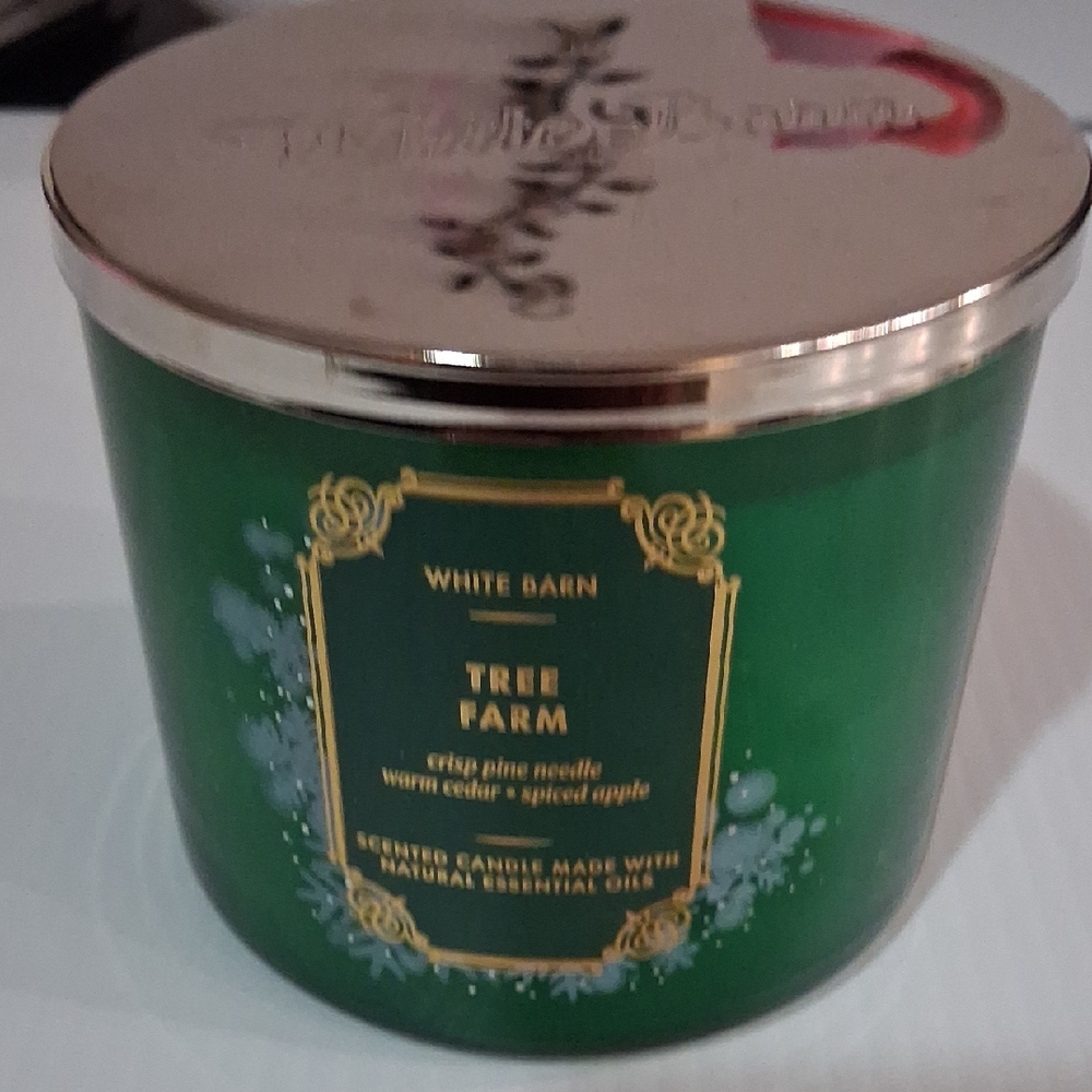 Bath & Body Works Tree Farm Green Candle